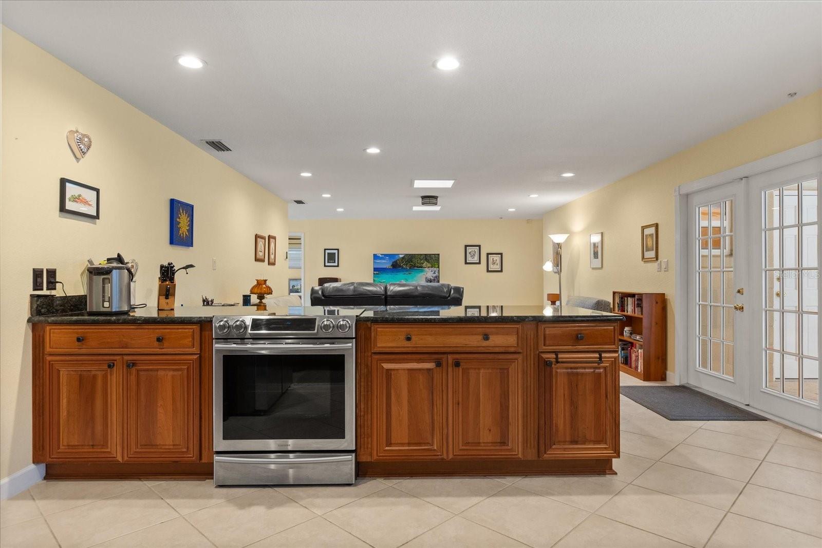 708 VALENCIA CT