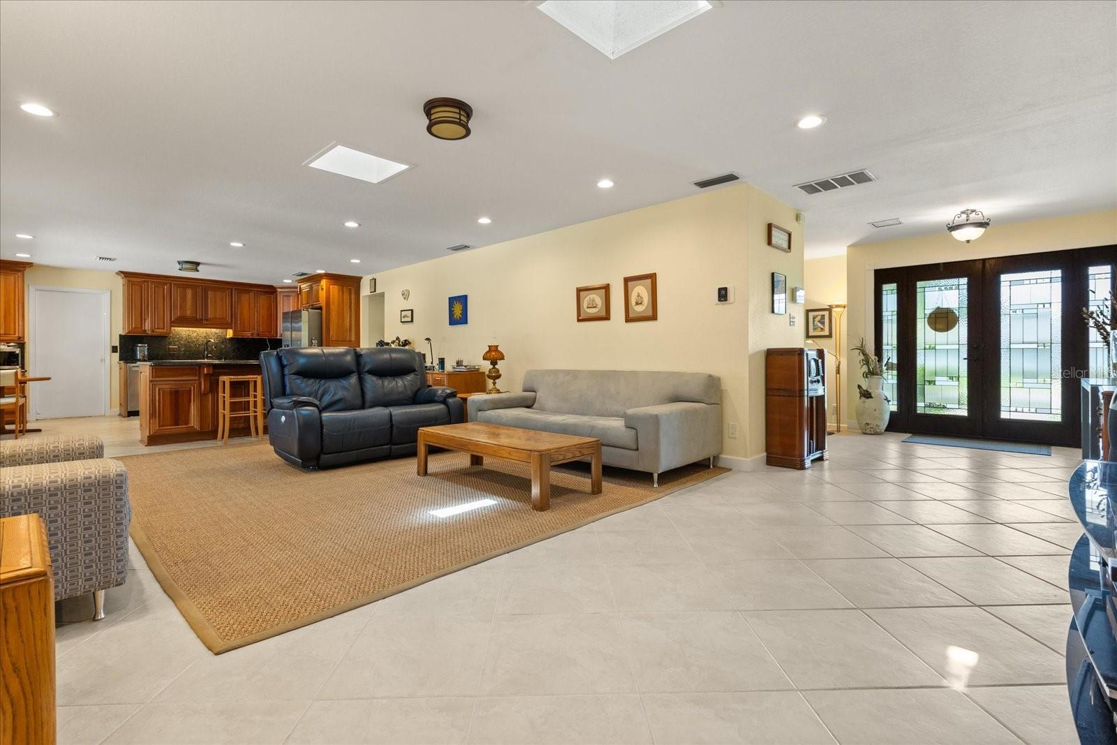 708 VALENCIA CT