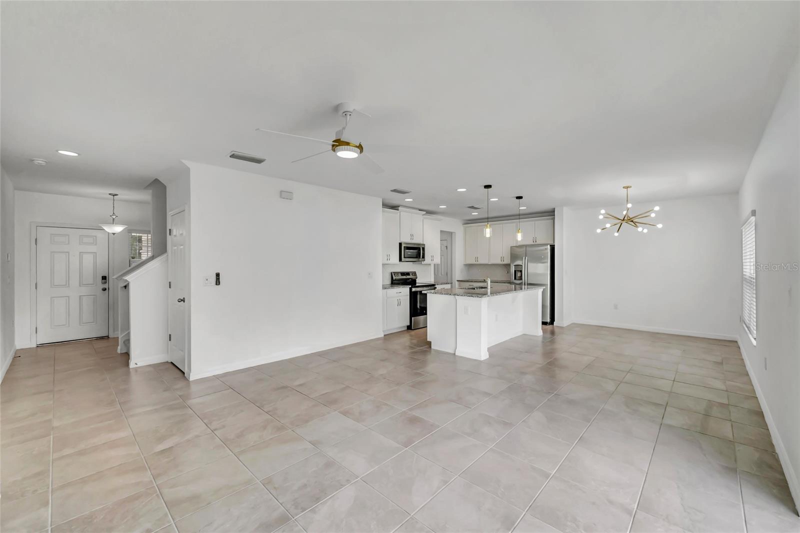 414 NORTH BLVD E