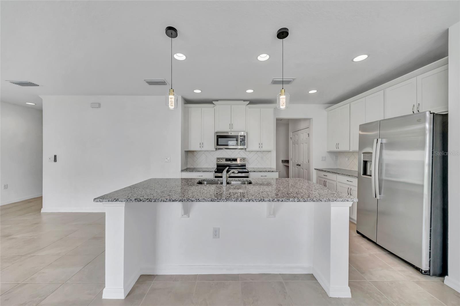 414 NORTH BLVD E