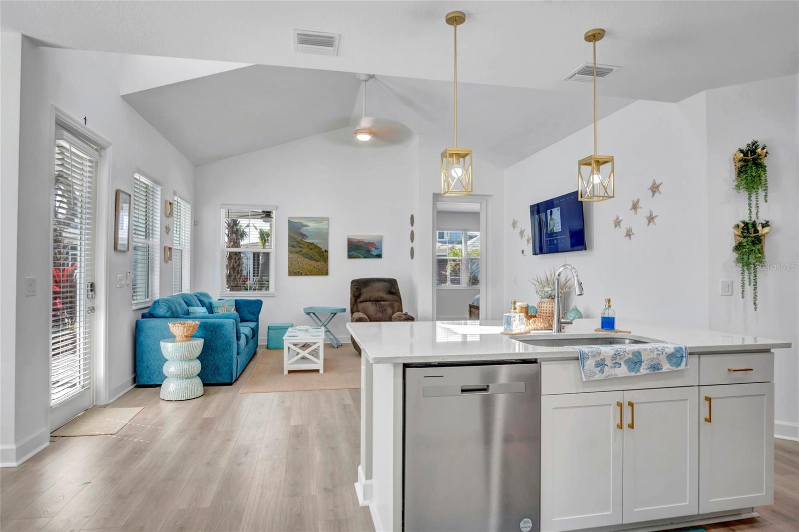324 GYPSY PALACE LN