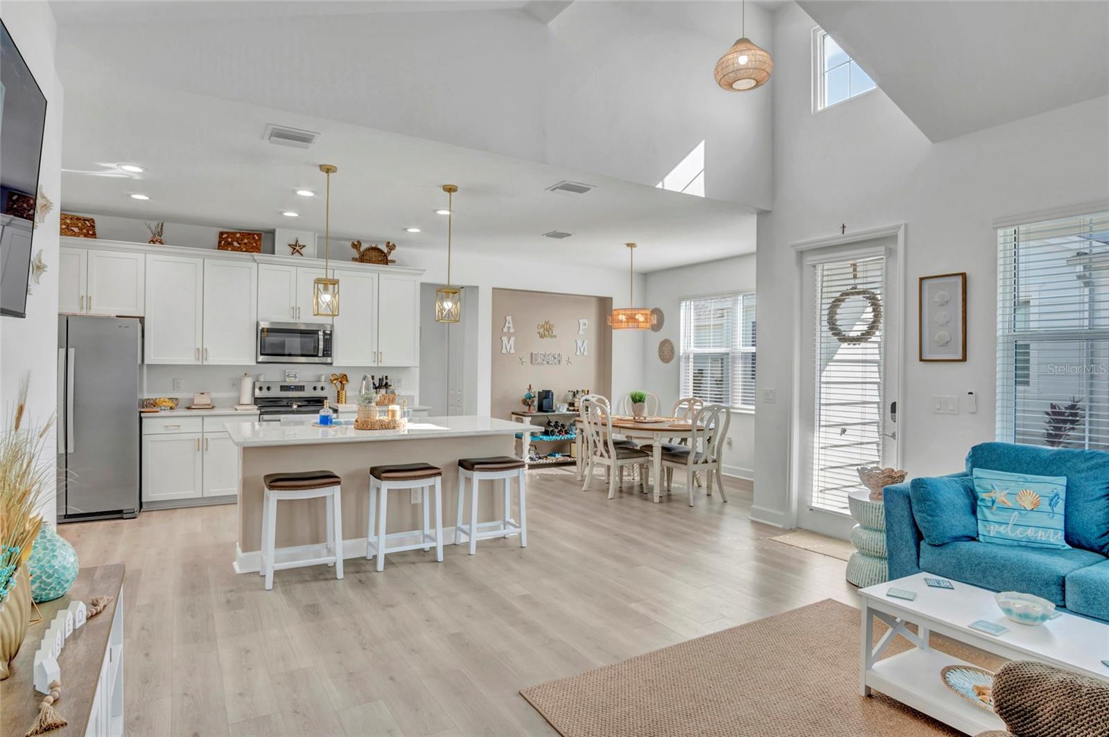 324 GYPSY PALACE LN