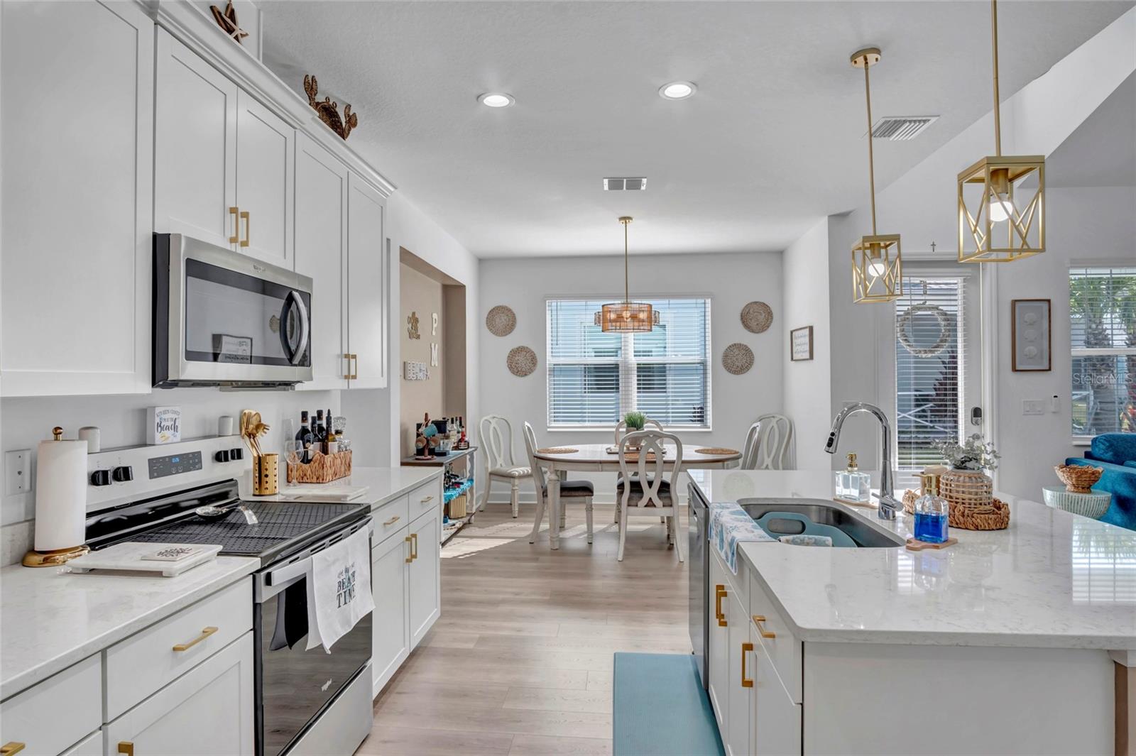 324 GYPSY PALACE LN