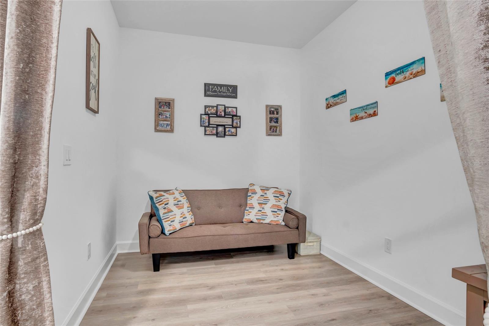 324 GYPSY PALACE LN
