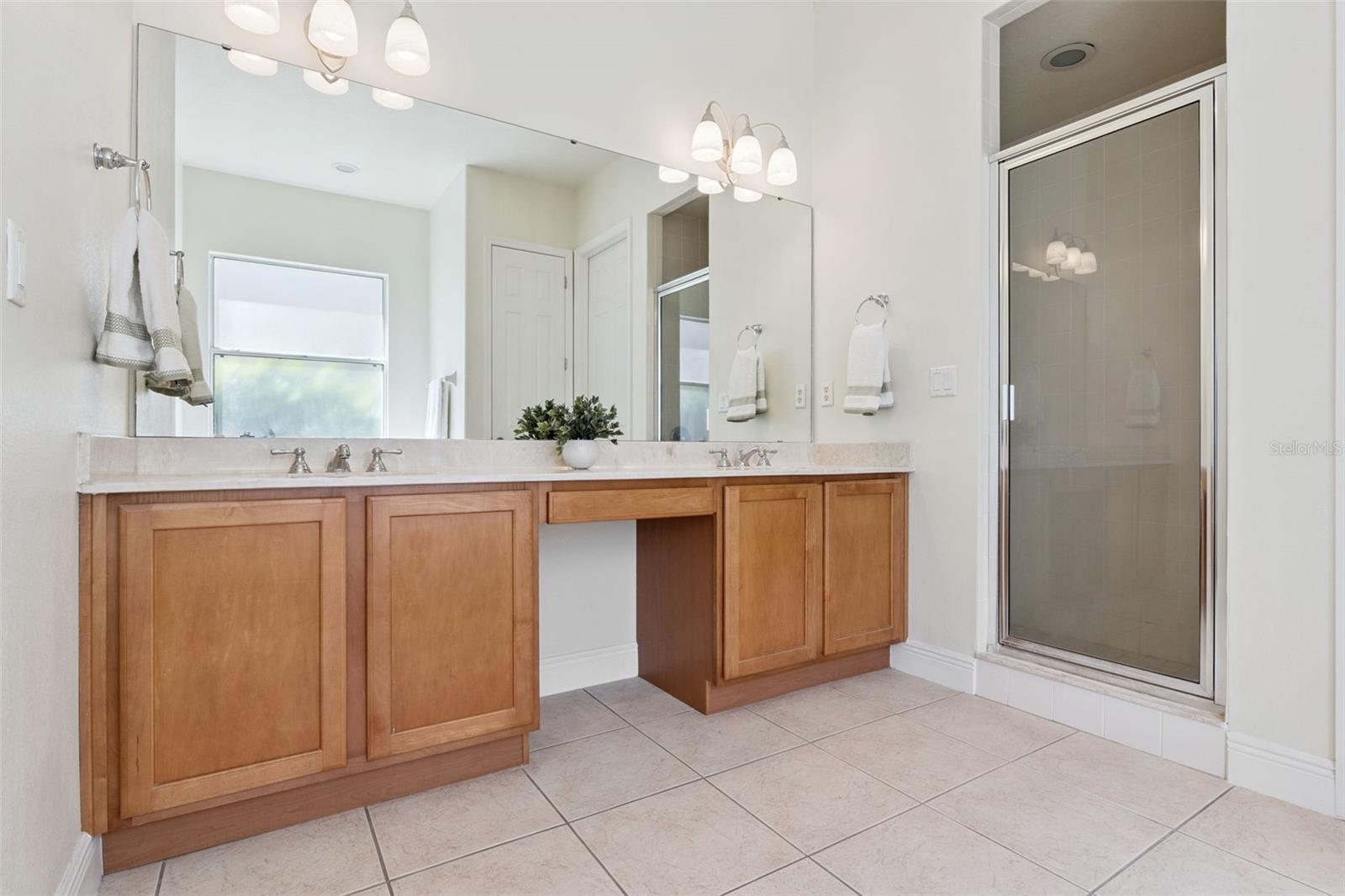 1270 GREEN VISTA CIR