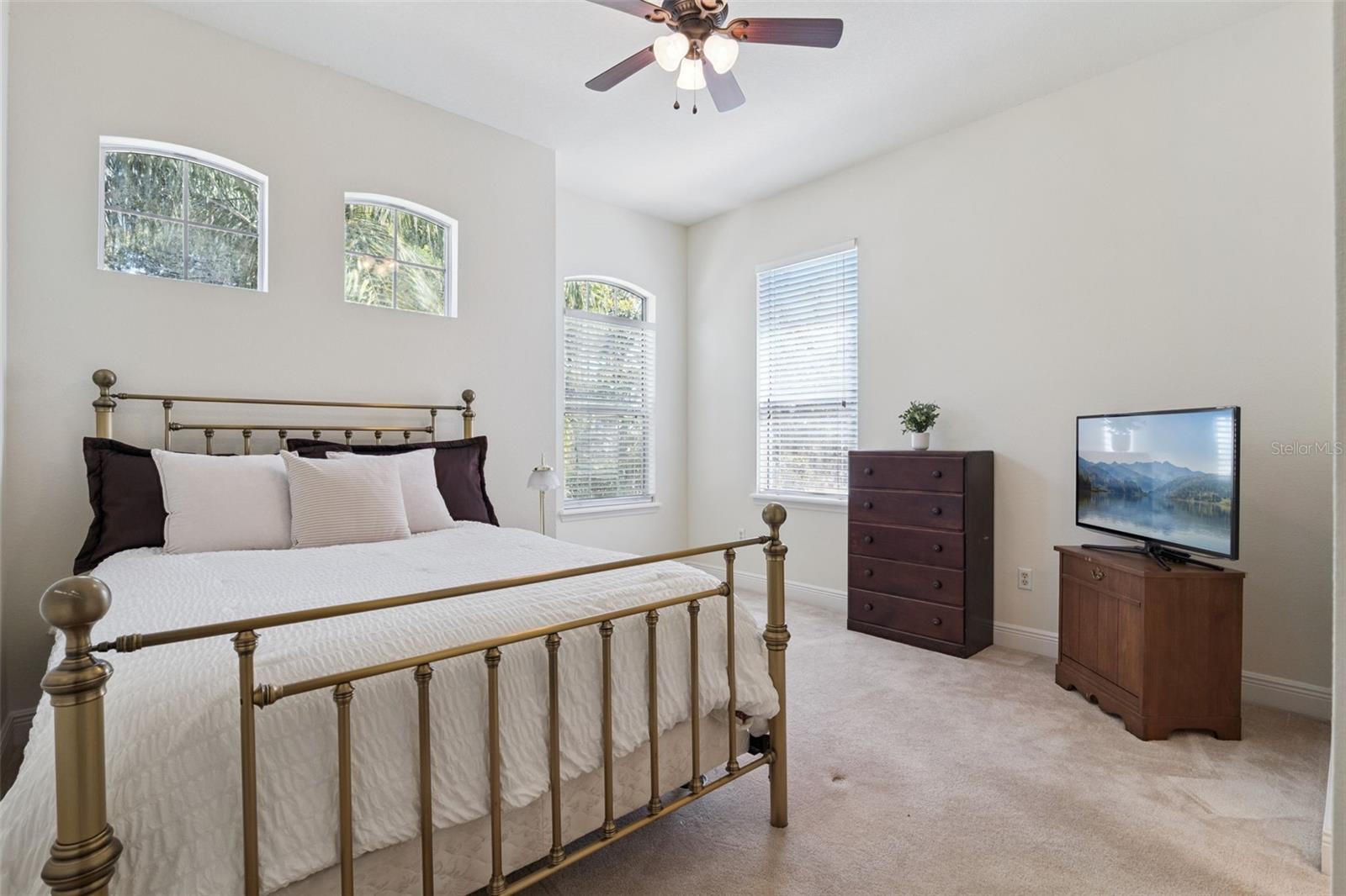 1270 GREEN VISTA CIR