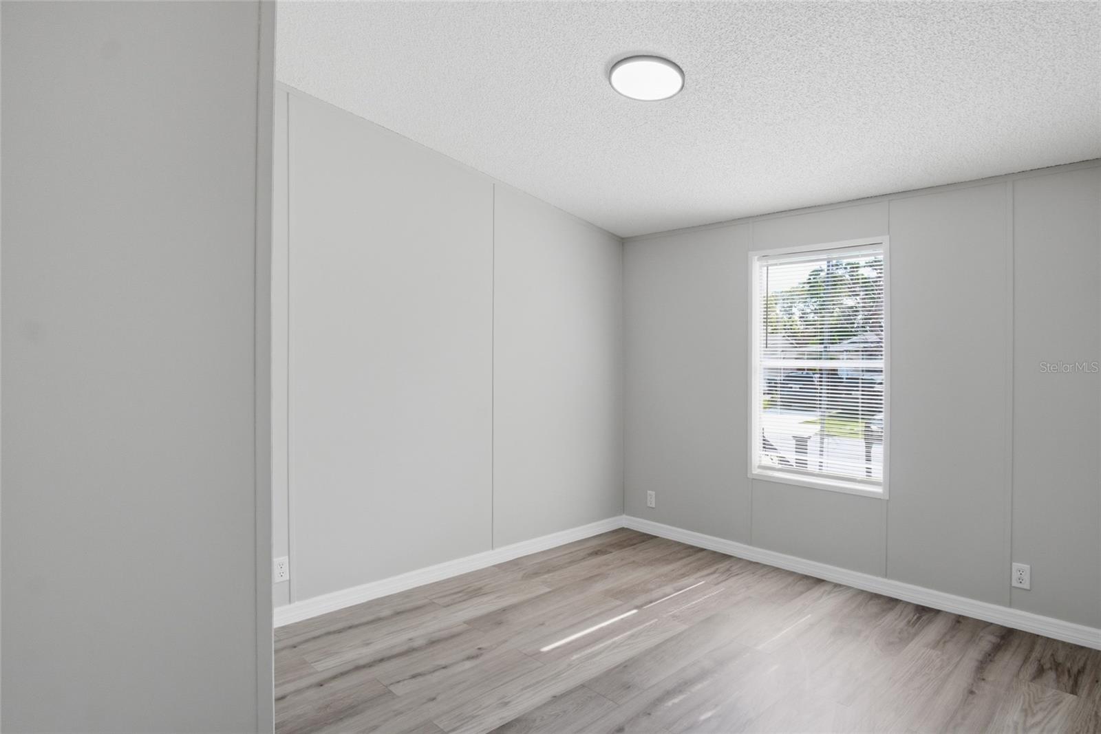 4519 MOBILAIRE DR