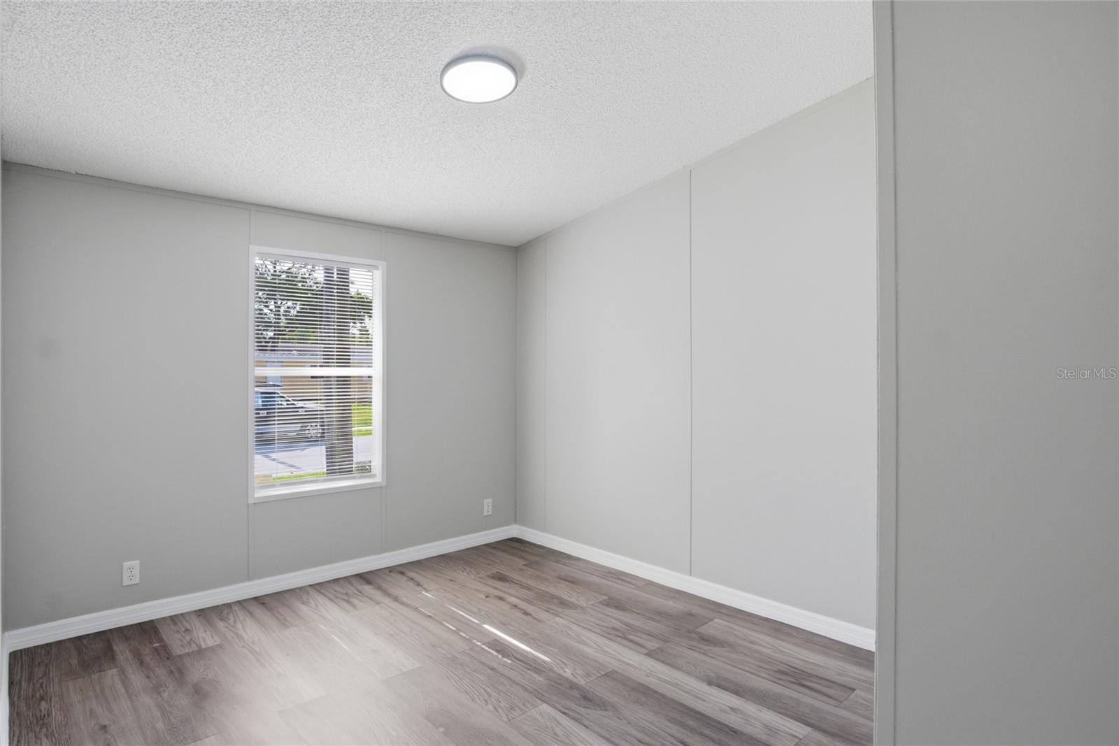 4519 MOBILAIRE DR