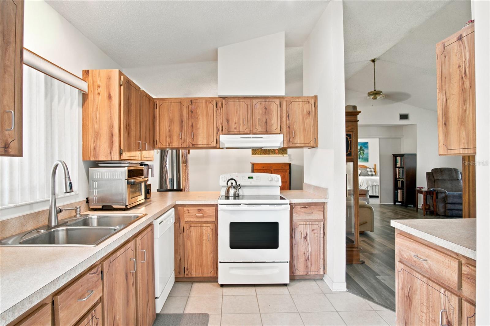16 BLAKETOWN PL
