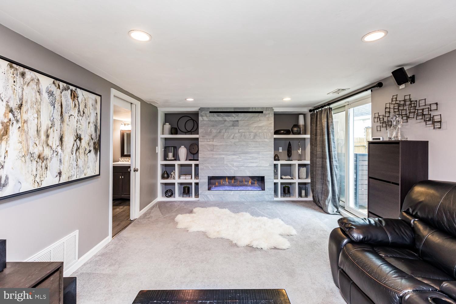 8912 Michelle Ln