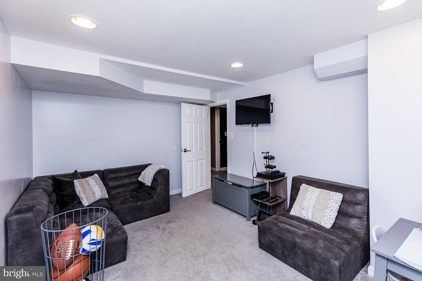 8912 Michelle Ln