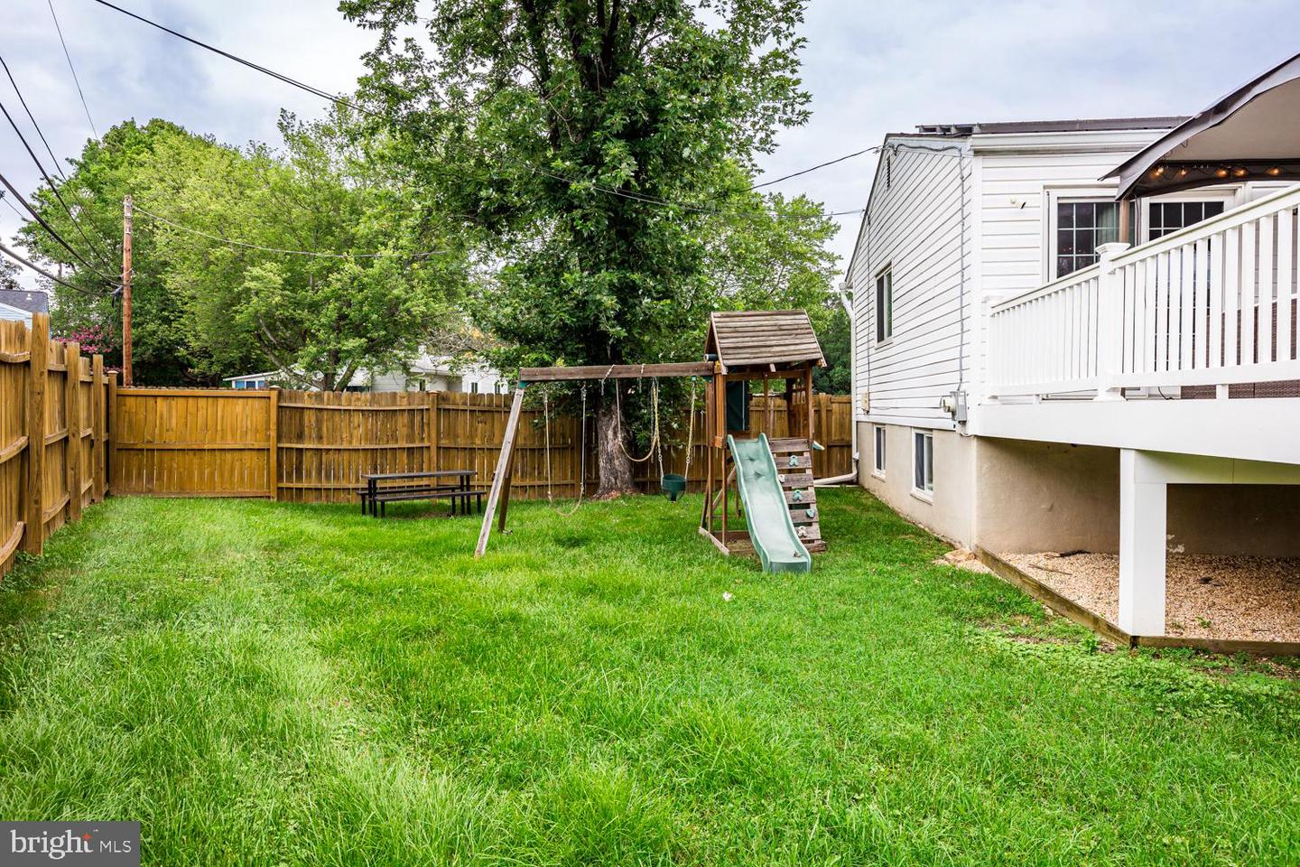 8912 Michelle Ln