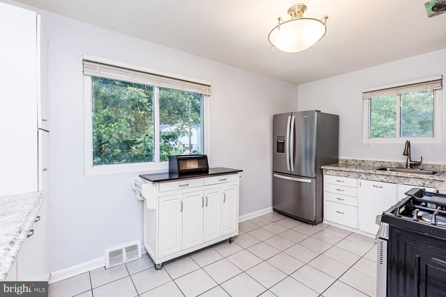 8912 Michelle Ln