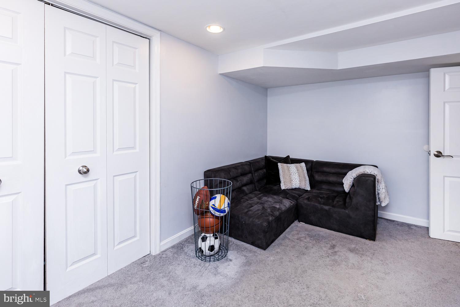 8912 Michelle Ln