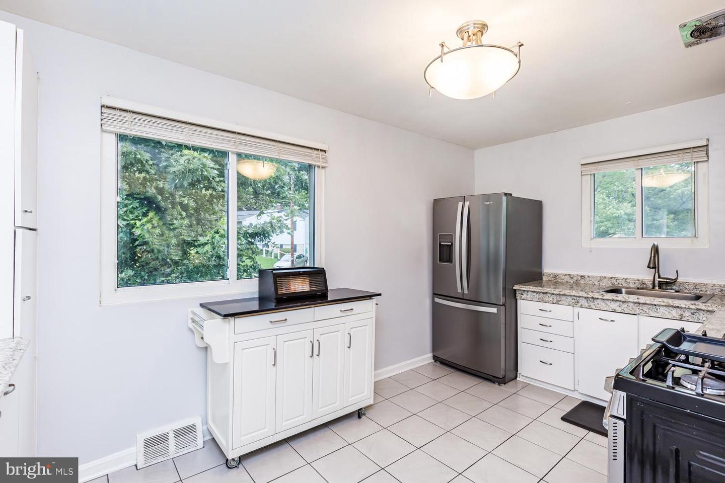 8912 Michelle Ln