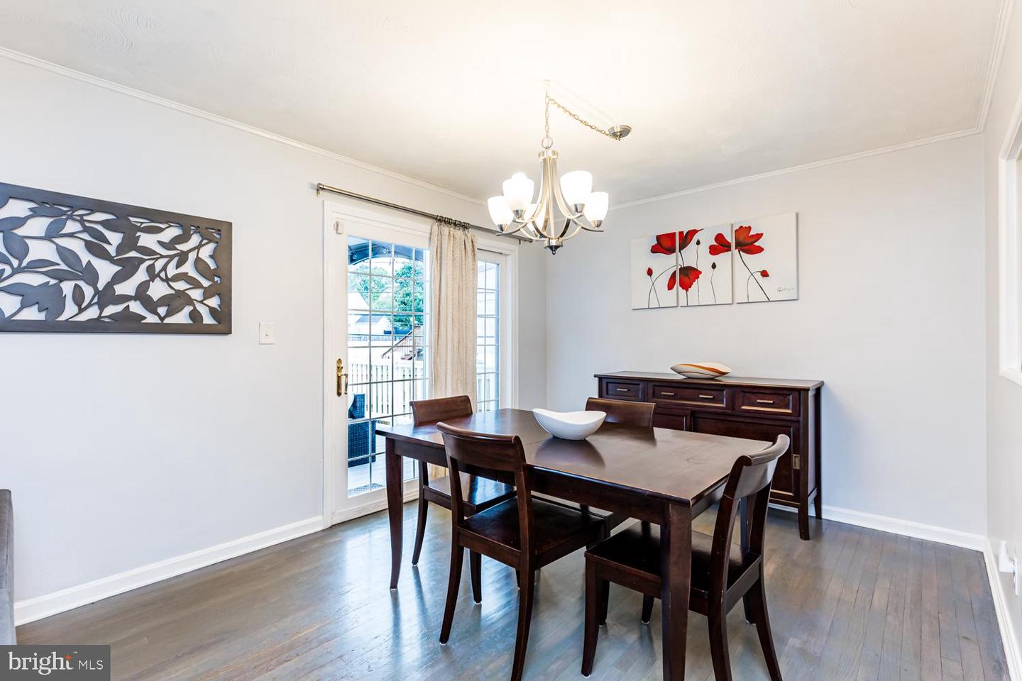 8912 Michelle Ln