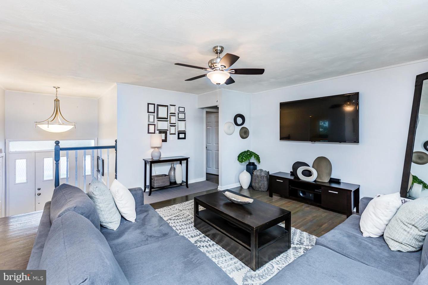 8912 Michelle Ln