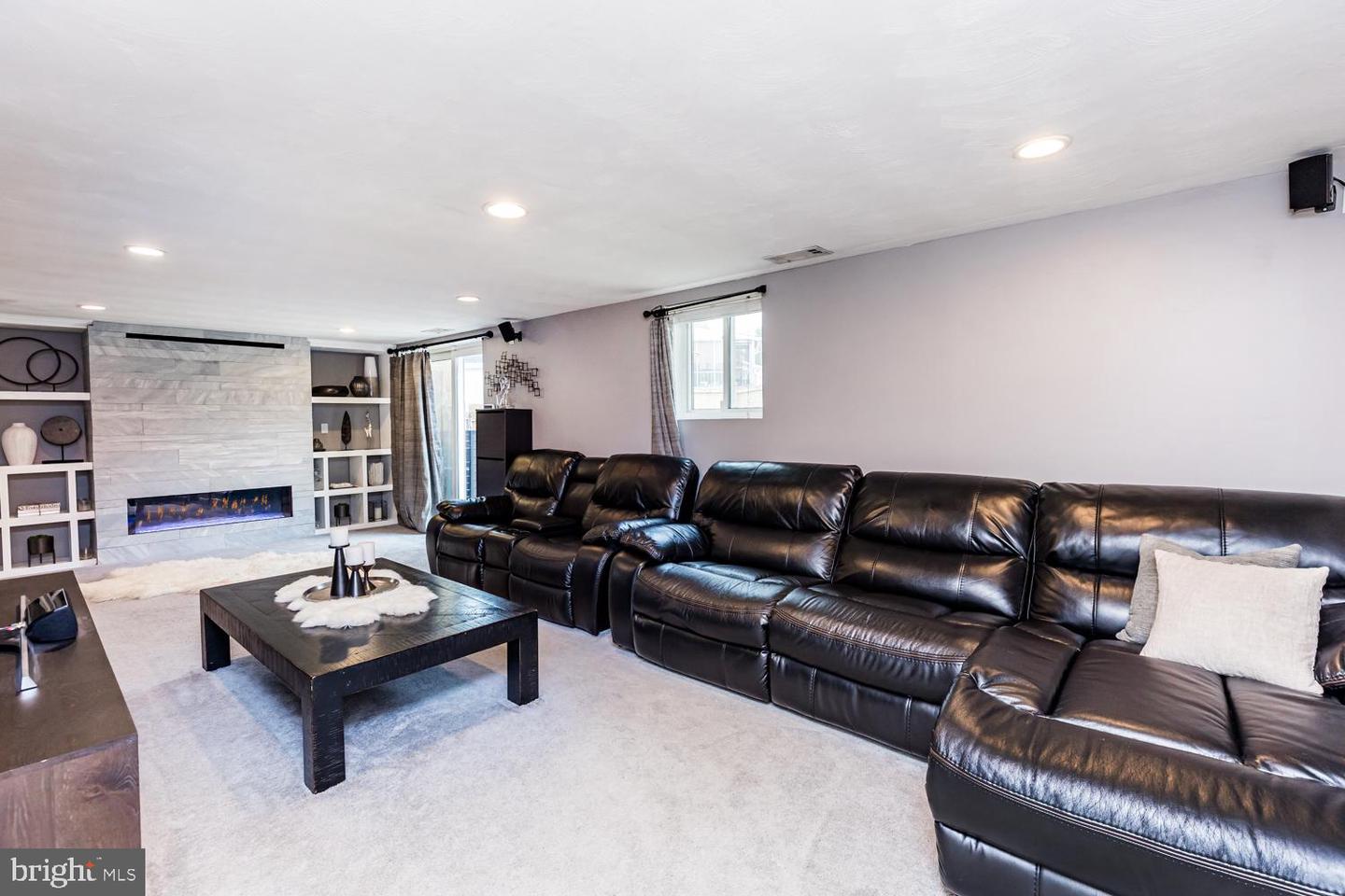 8912 Michelle Ln