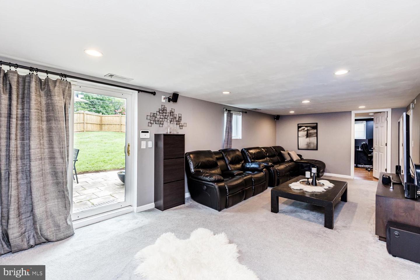 8912 Michelle Ln
