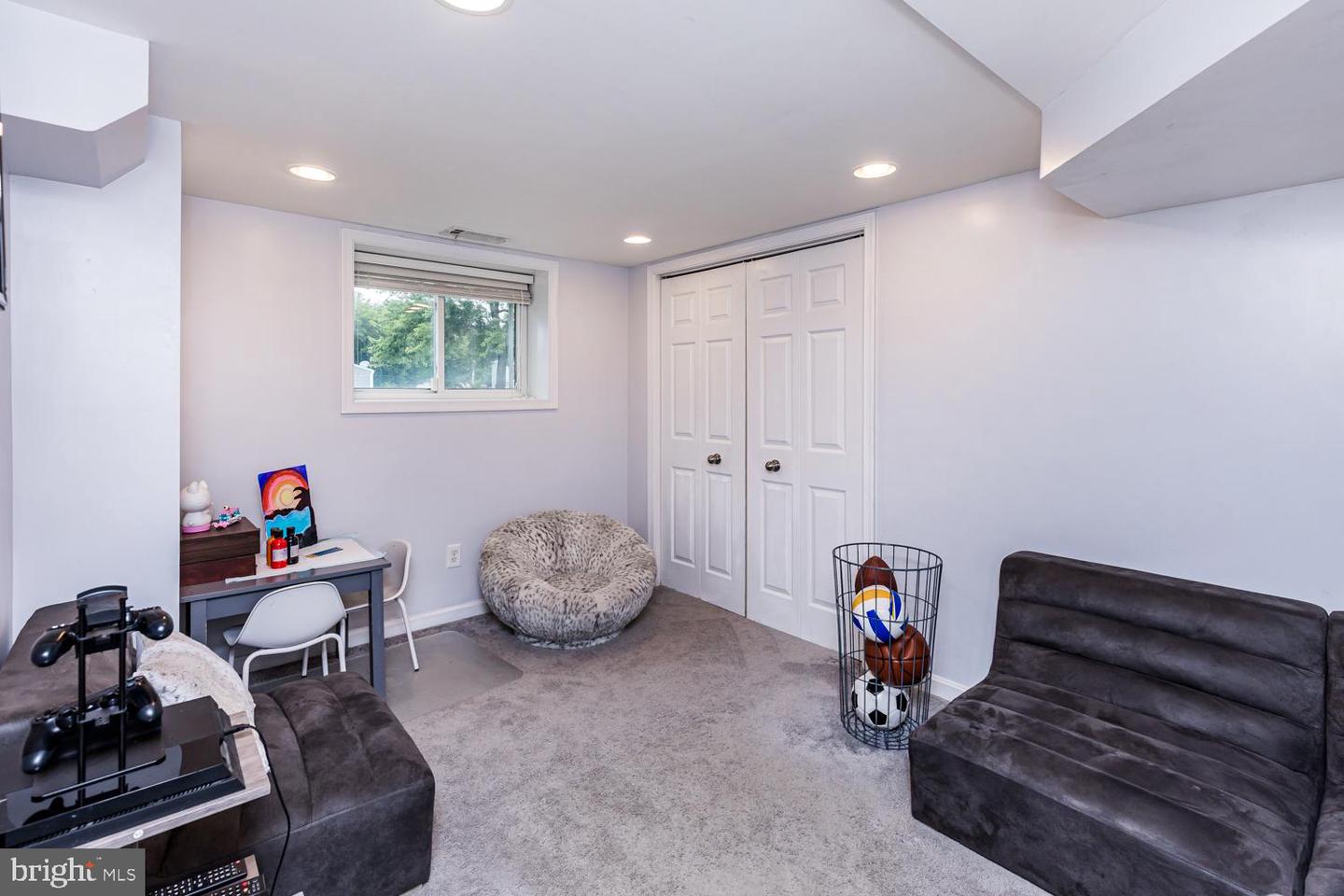 8912 Michelle Ln