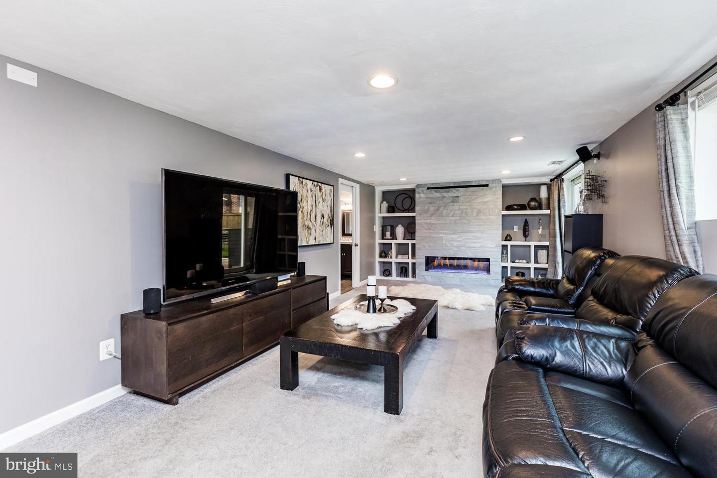 8912 Michelle Ln