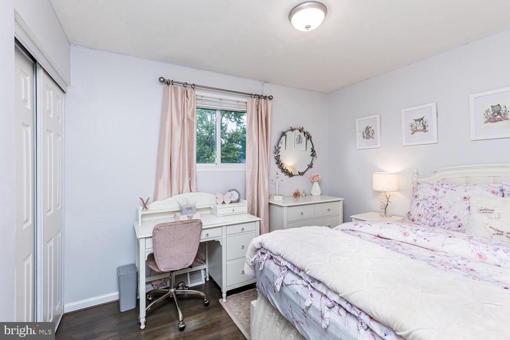 8912 Michelle Ln