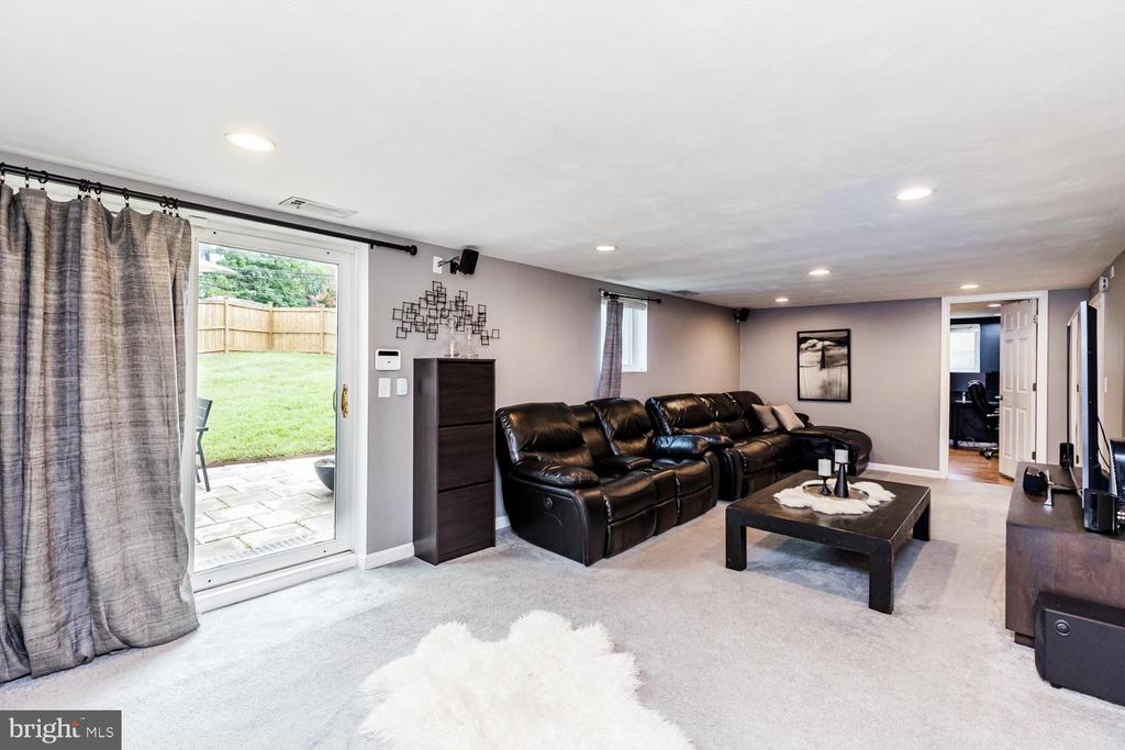 8912 Michelle Ln