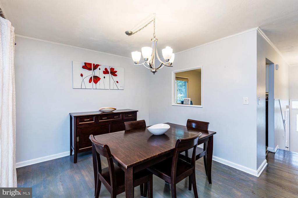 8912 Michelle Ln