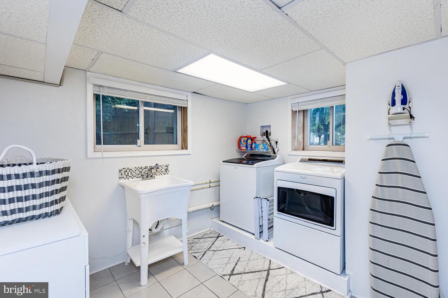8912 Michelle Ln
