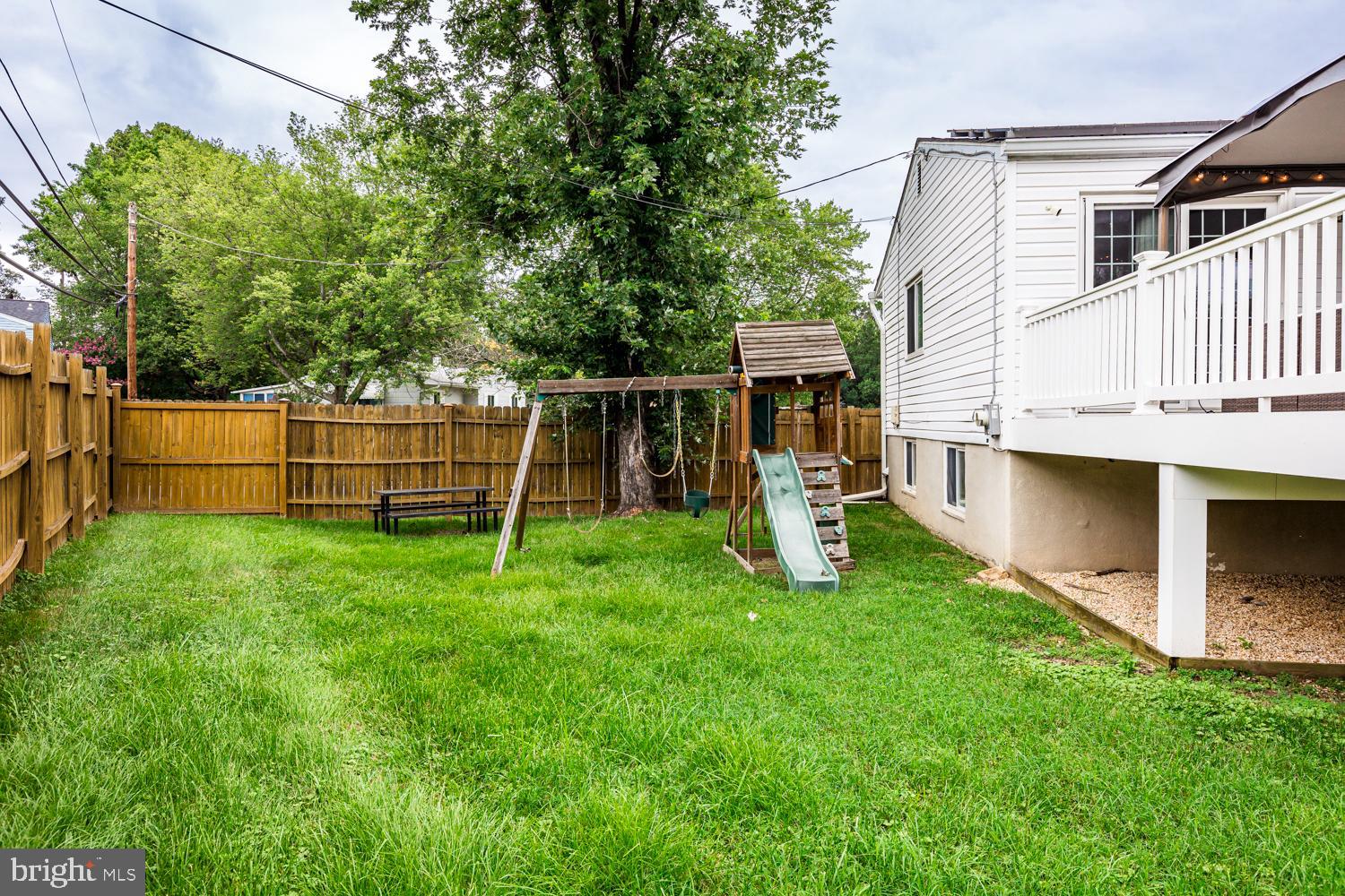 8912 Michelle Ln