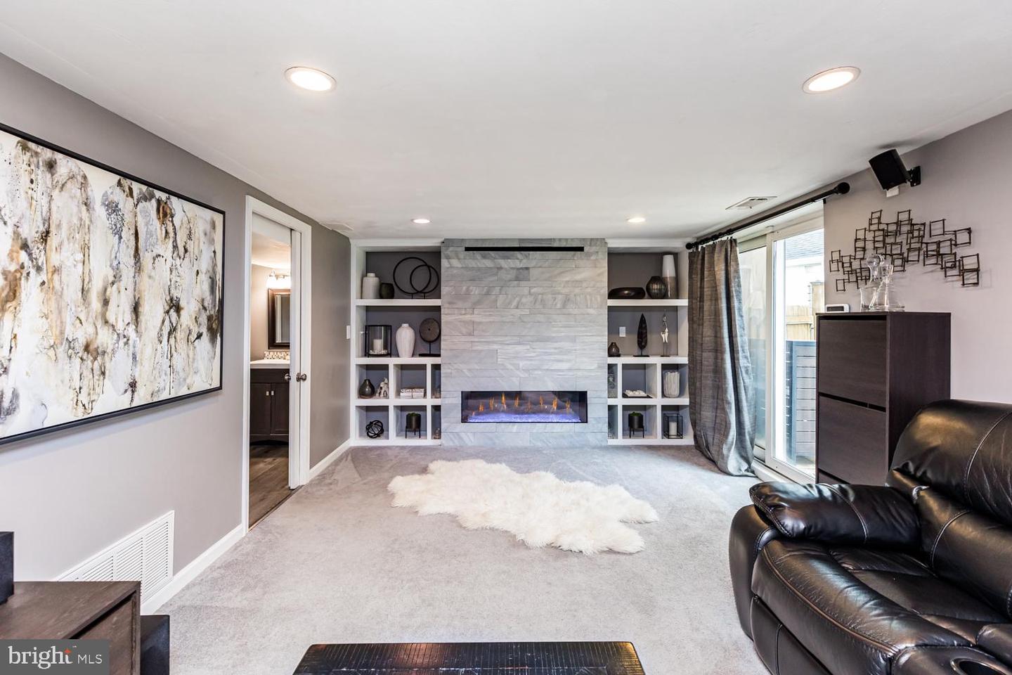 8912 Michelle Ln