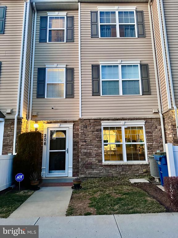 1917 Lennox Dr #206