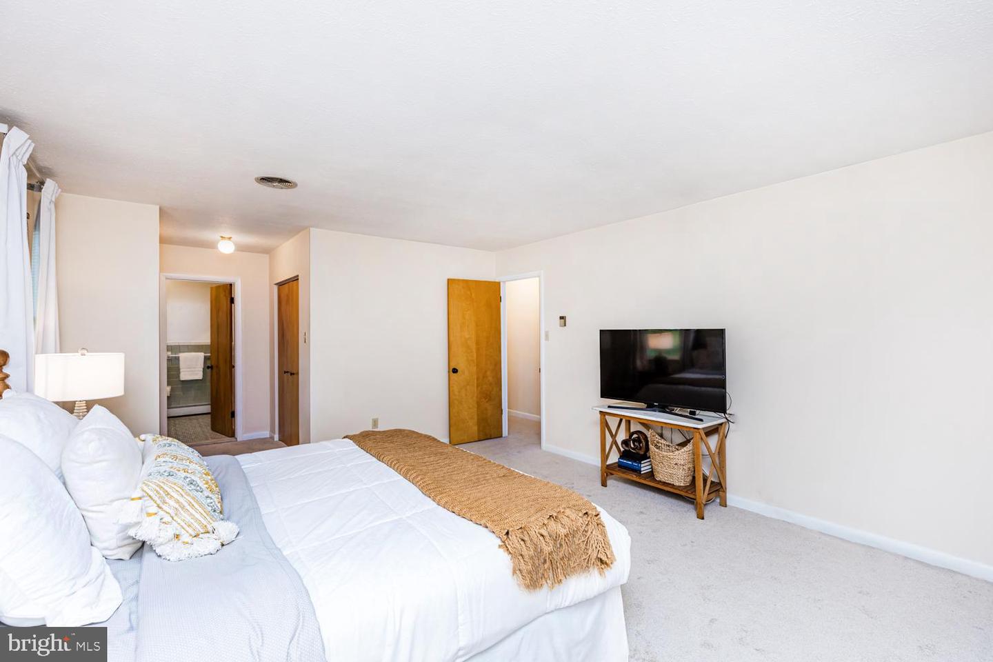 9675 Oak Hill Dr