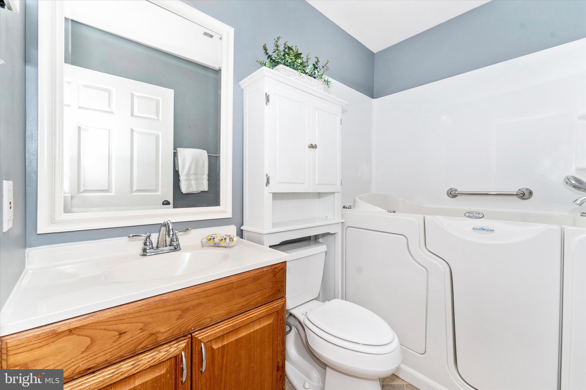 9708 FERNWOOD LANE