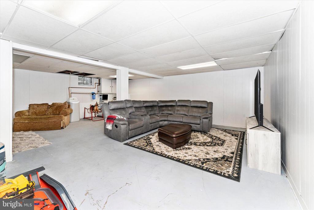9708 FERNWOOD LANE