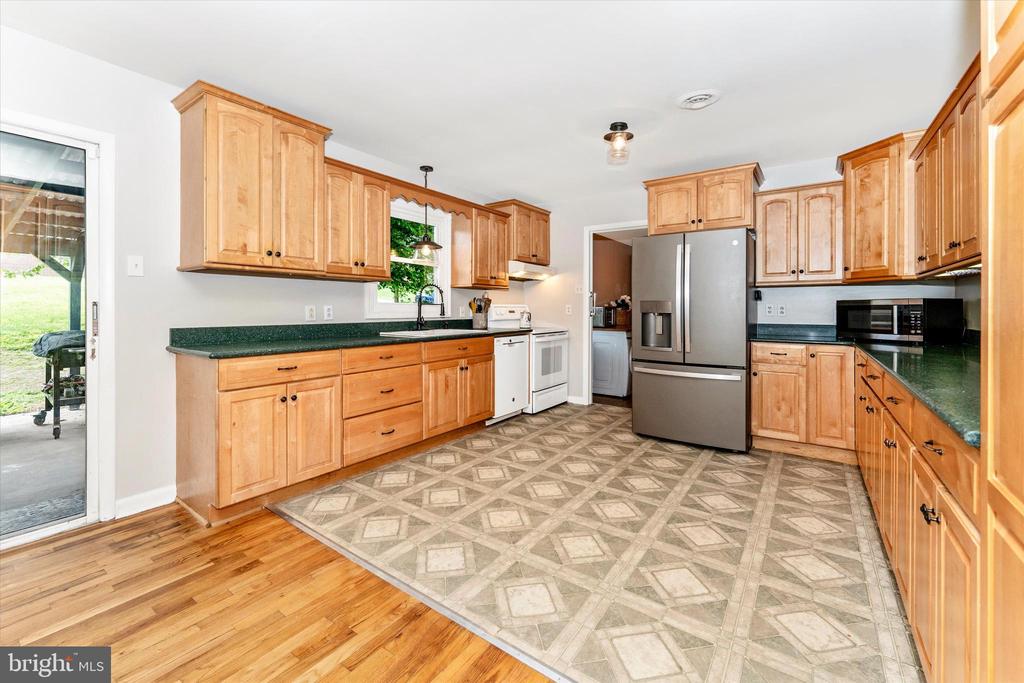 9708 FERNWOOD LANE