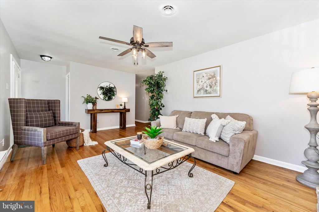 9708 FERNWOOD LANE