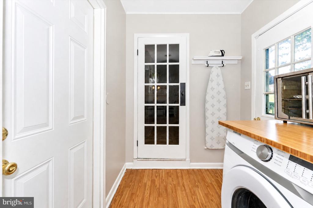9708 FERNWOOD LANE