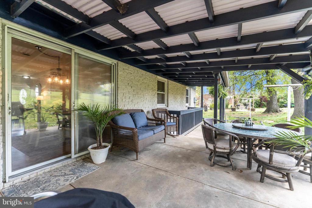 9708 FERNWOOD LANE