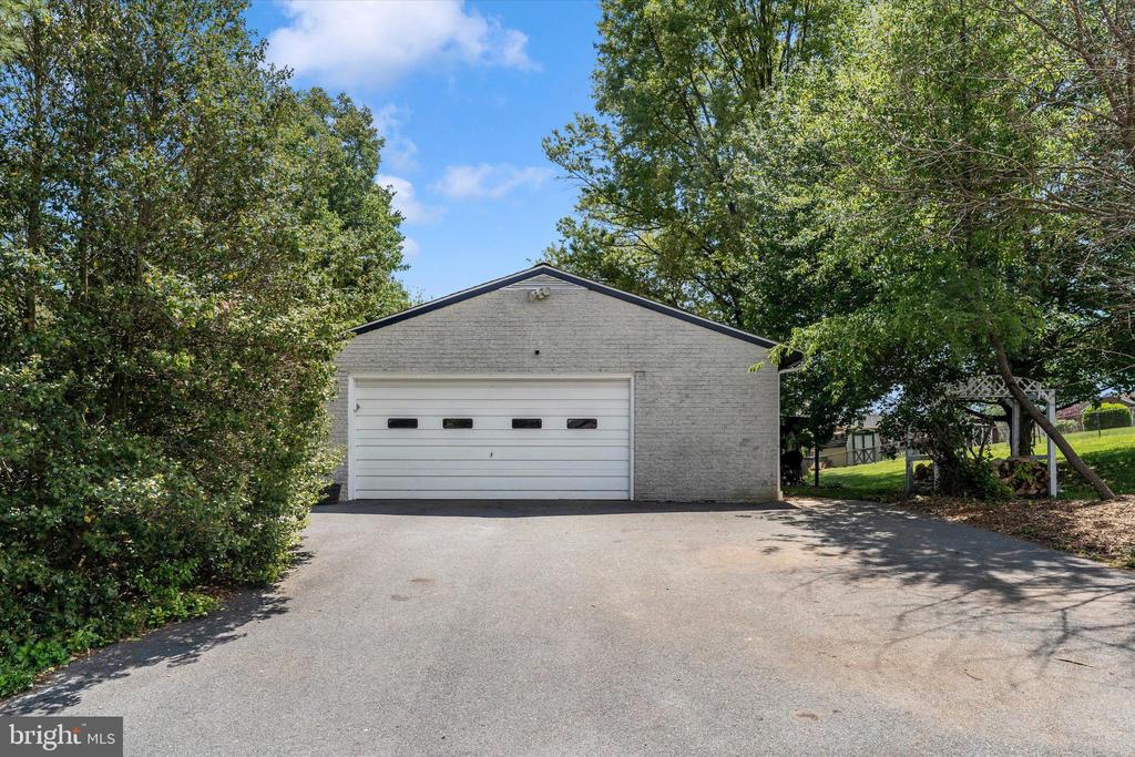 9708 FERNWOOD LANE