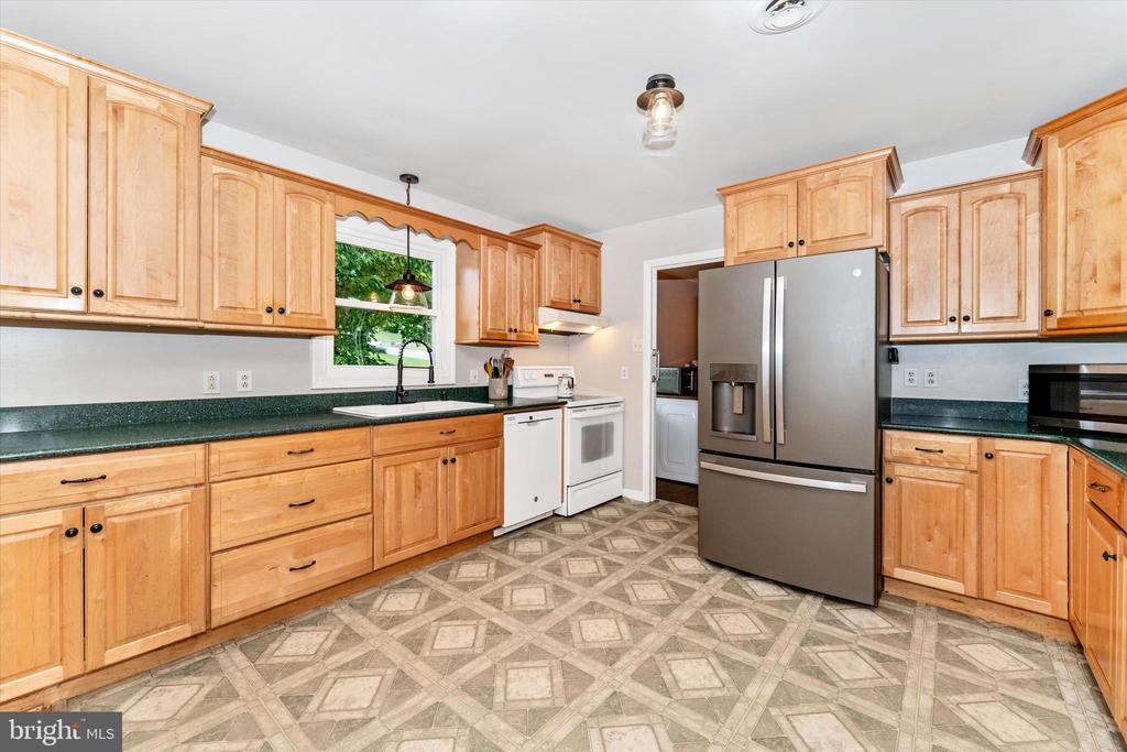 9708 FERNWOOD LANE
