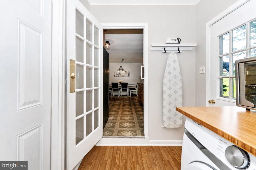 9708 FERNWOOD LANE