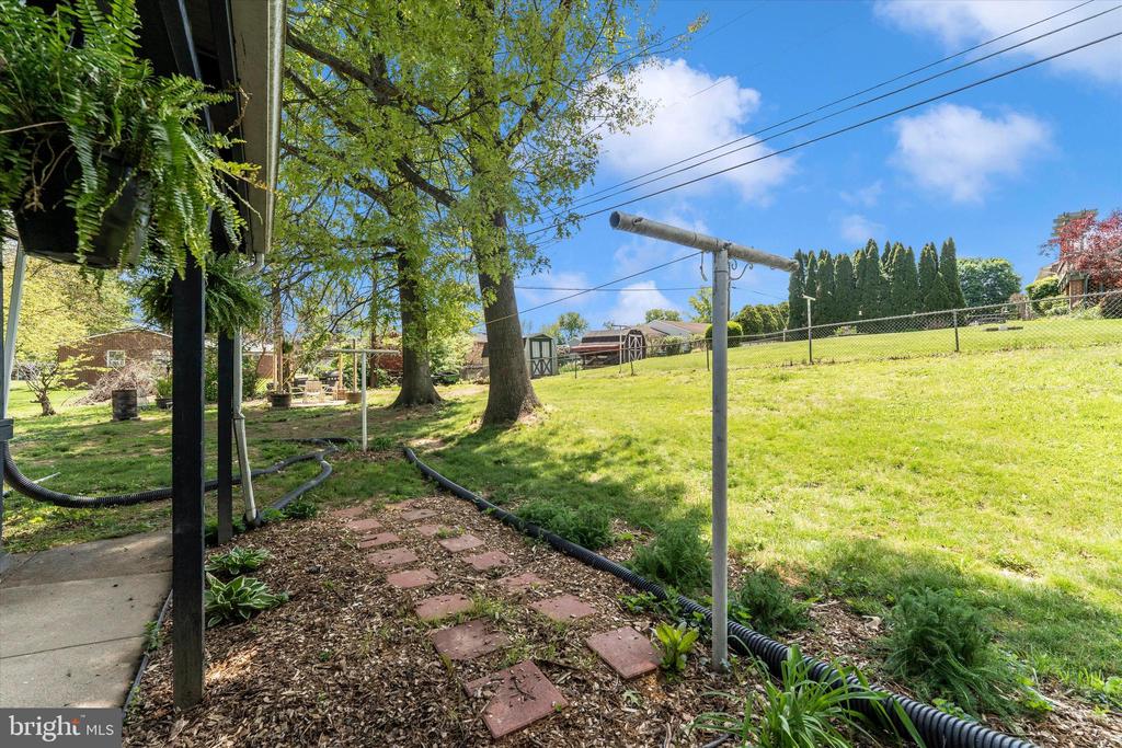 9708 FERNWOOD LANE