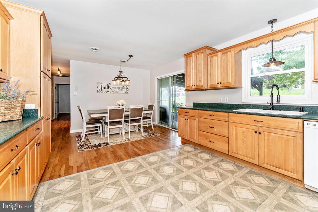 9708 FERNWOOD LANE