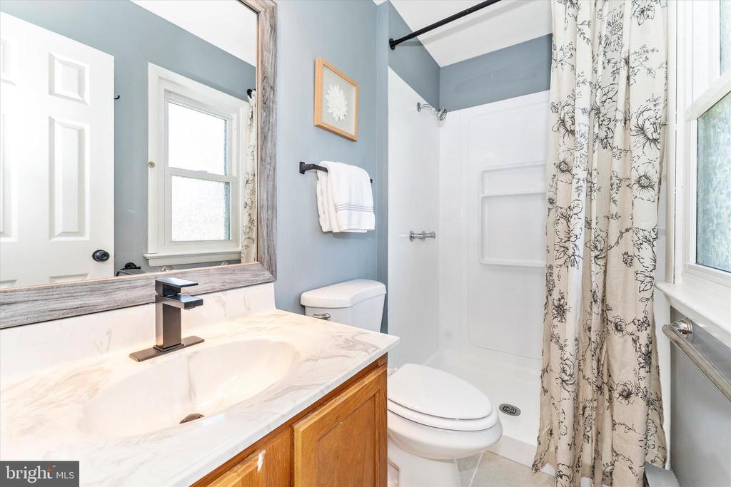 9708 FERNWOOD LANE