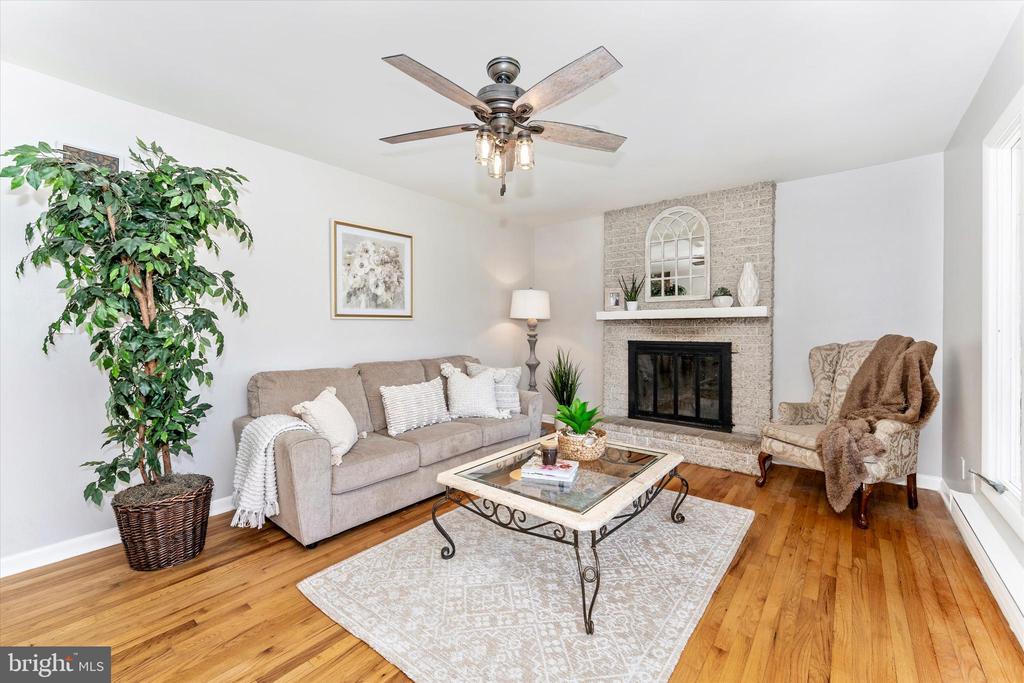 9708 FERNWOOD LANE