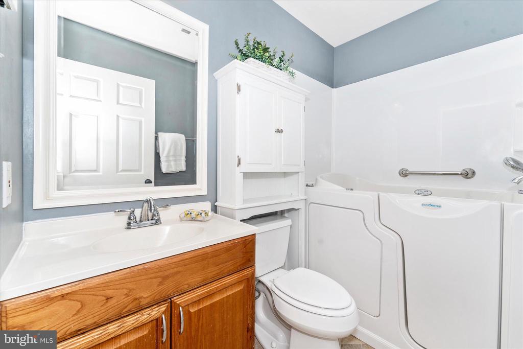 9708 FERNWOOD LANE