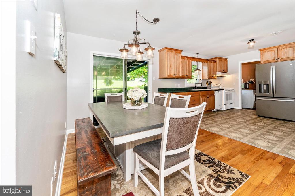 9708 FERNWOOD LANE