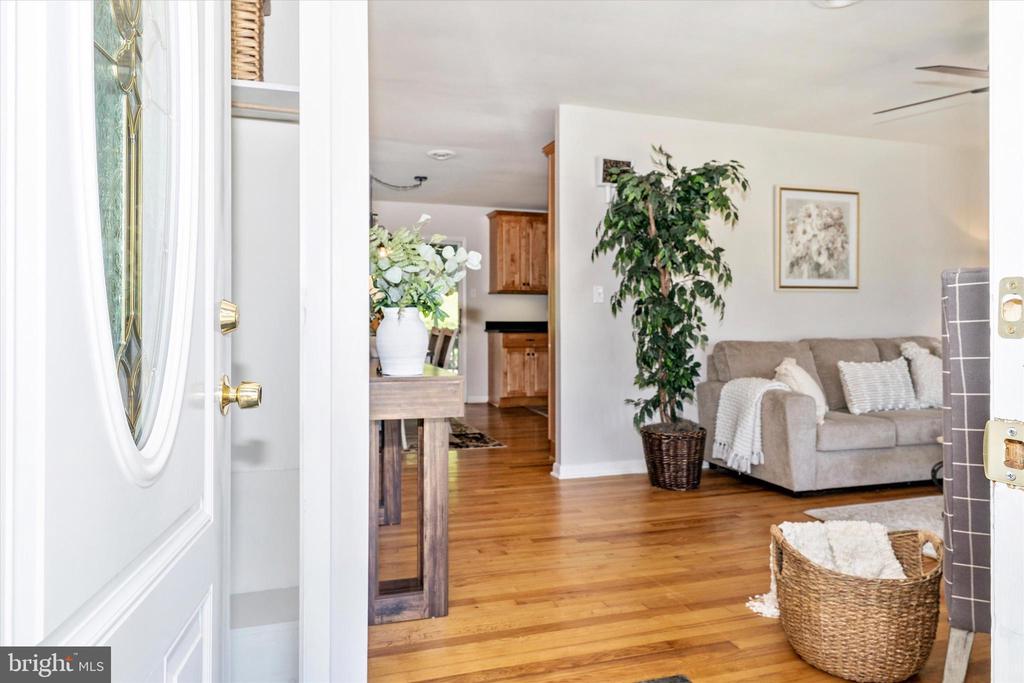 9708 FERNWOOD LANE