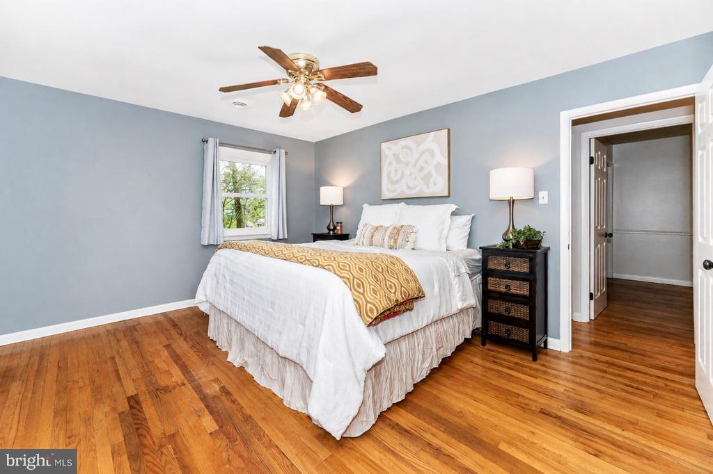 9708 FERNWOOD LANE